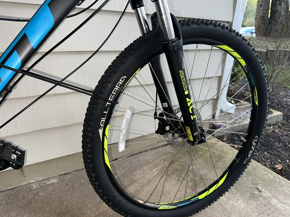 Horquilla de carbono de 27,5 pulgadas GT Agressor Pro para hombre con cuadro combinado Shimano tamaño grande Foto 3 de 4