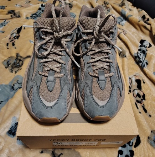 Yeezy 700 Mauve