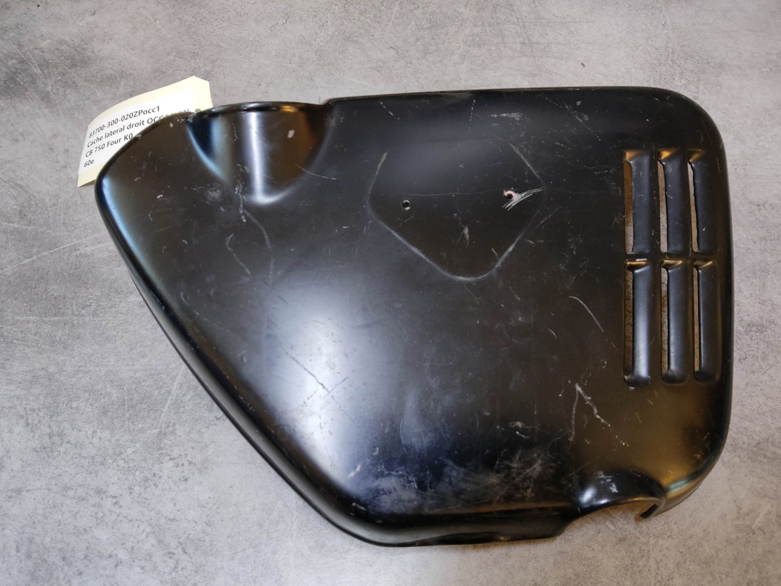 Cache latéral droit HONDA CB750 Four K0 flanc de carrosserie occasion 83700-300-020ZP