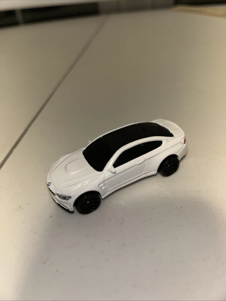 Hot Wheels BMW M4 carro de brinquedo branco fundido solto preto janelas trapézio 2014 - Imagem 3 de 4