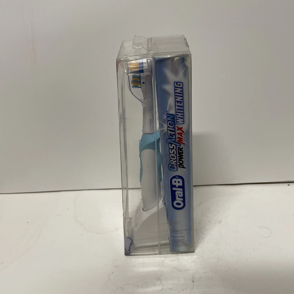 Cepillo recargable blanqueador Oral B Cross Action Power Max Foto 4 de 4