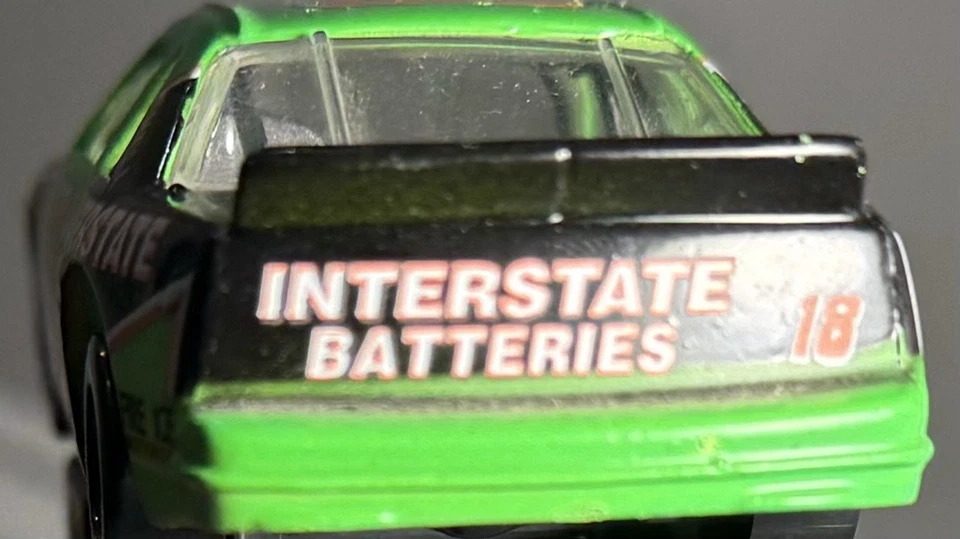Baterías interestatales Bobby Labonte #18 2005 Monte Carlo Action 1:64 Limited Foto 4 de 4