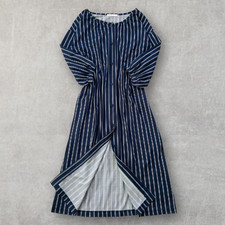 Vestido midi de jersey ligero a rayas frente abierto botones espalda reunida