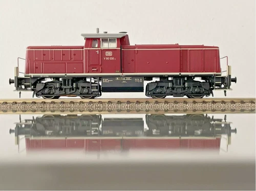 TRIX 22212 - BR V 90 - DIESEL - DB - ANALOG + NEM21 - TOP (MU-914)