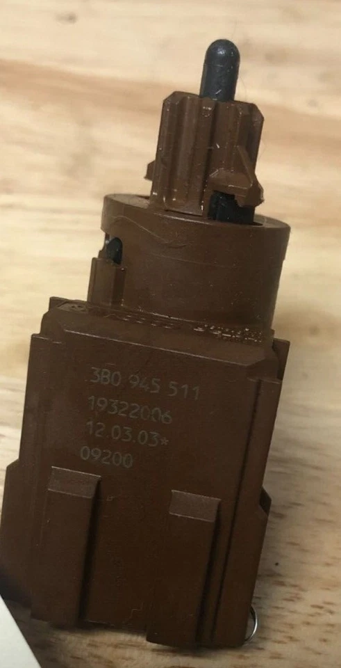 Interruptor de luz de freno para Audi A4 2003 AWD 1,8 L Turbo 3B0945511 Foto 2 de 2