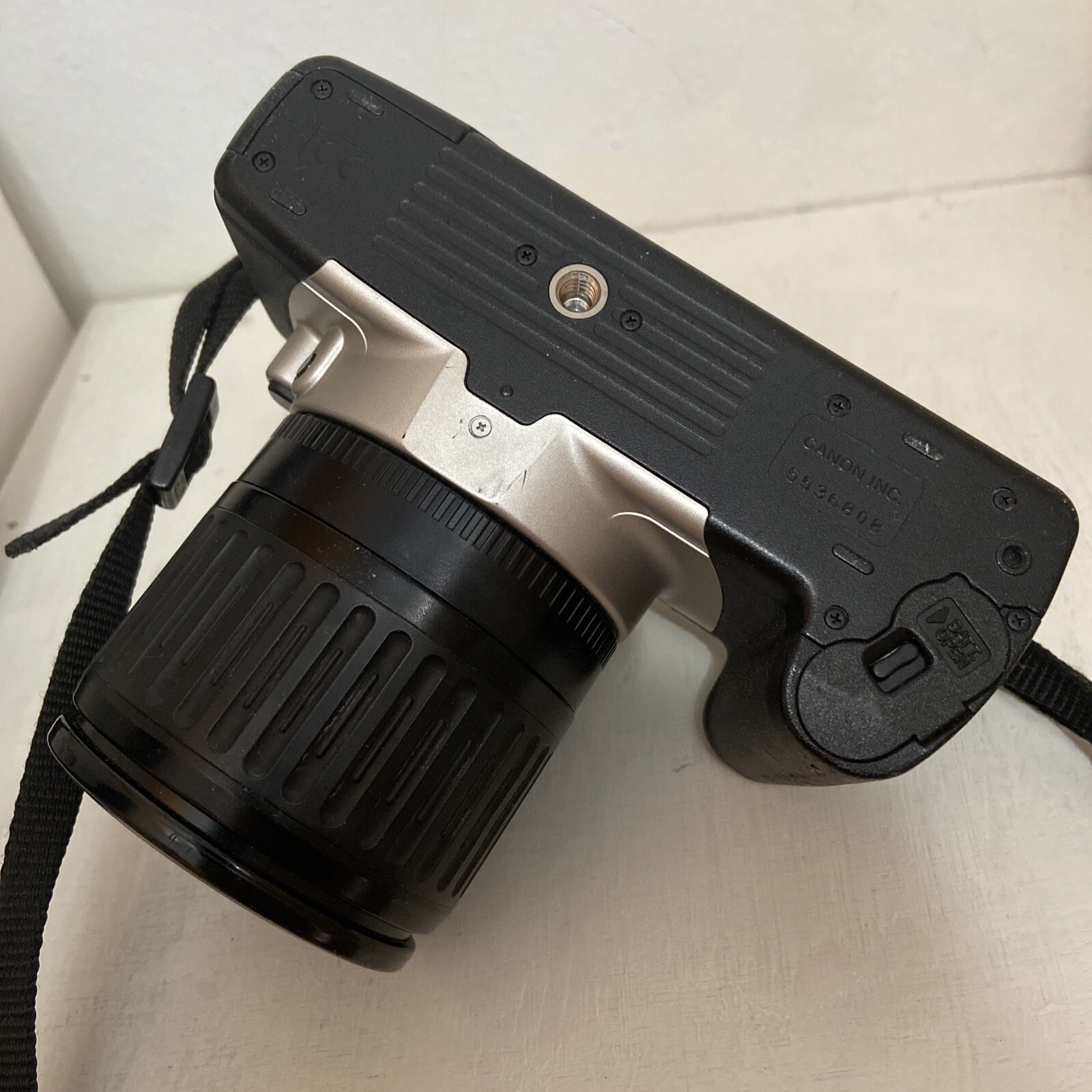 Canon EOS Rebel 2000 35mm SLR Film Camera with 3580 mm lens Kit