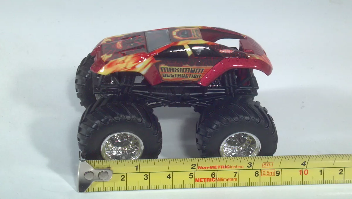 Monster Jam -MEGALODON EXCLUSIVE MONSTER JAM TRUCKS REAL WOOD 2019 VERY RARE