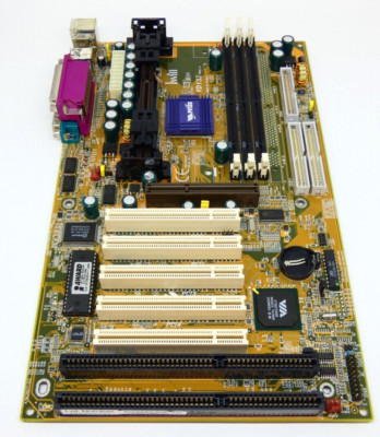 Iwill VD133 Version: 1.3 Apollo Pro 133 Mainboard - Slot 1