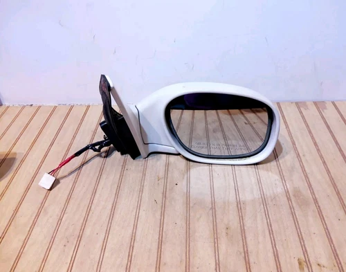 1996-2000 Toyota RAV4 4 Door Passenger (RH) White Power Mirror Needs Repainted 