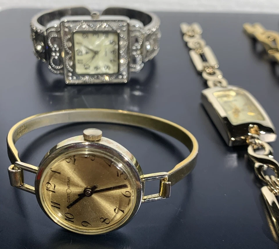 Lote De Colección Reloj Pulsera Damas Para Piezas O No Funciona Liz Claiborne Reliquia Timex Foto 2 de 4