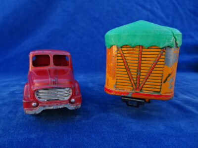 Dinky Toys - 1:43 - ref. 36B Tracteur Willième et Semi emorque bachée