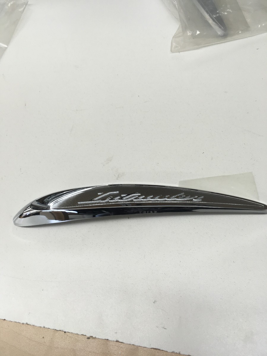 NOS OEM Genuine Suzuki Emblem Logo Bade fuel tank LH P/N 68121