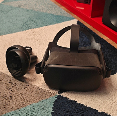 Oculus Quest Standalone VR Headset with Oculus Touch Controllers, Black
