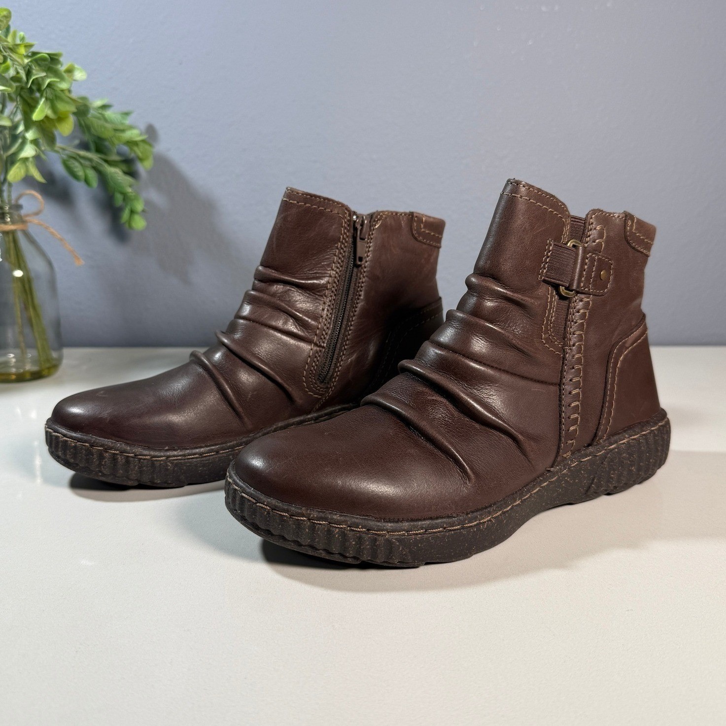 Clarks Caroline Orchid Dark Brown Leather Ruched Ankle Boots Womens US 5