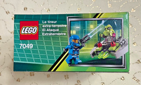 LEGO 7049 Space Alien Conquest Striker NEW in Sealed Excellent Box