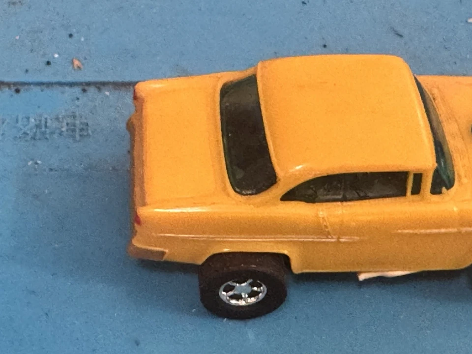 Chasis TJET de trabajo amarillo AFX 55 Chevy BELAIR Foto 2 de 4