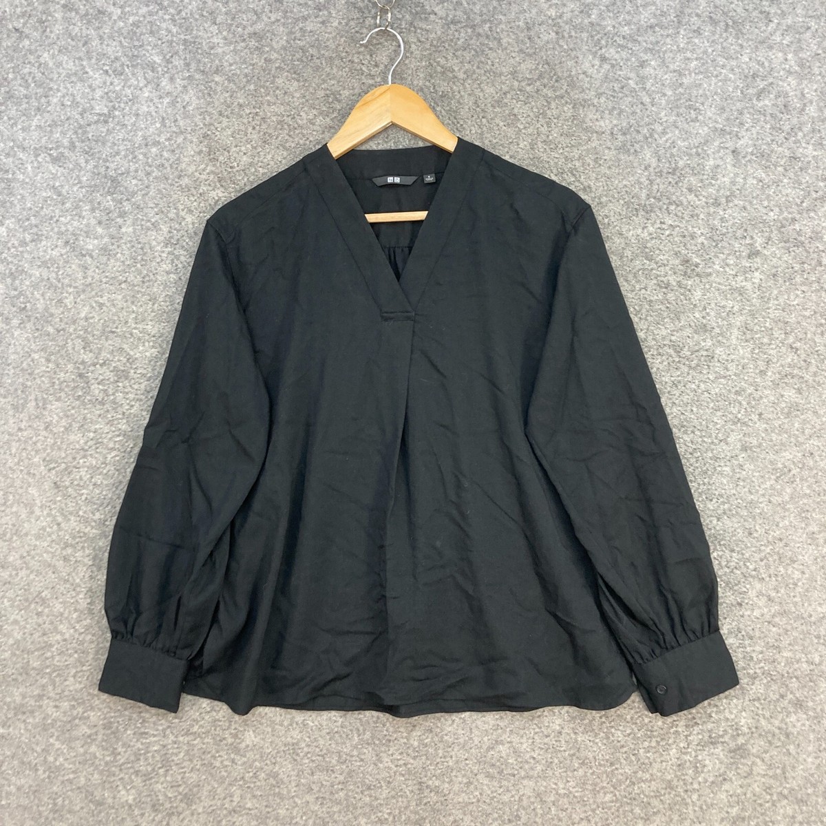 Uniqlo Womens Blouse Top Size S Small Black Long Sleeve V-Neck