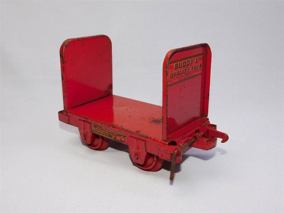 Antiguo vagón plano de tren industrial Buddy L de los años 20 con laterales de acero prensado Foto 4 de 4