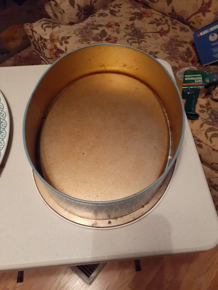 Caja de hojalata vintage azul con flores blancas grande Foto 3 de 3