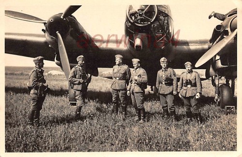 Deutscher Bomber He 111 auf franz. Flugplatz bei Arras Frankreich