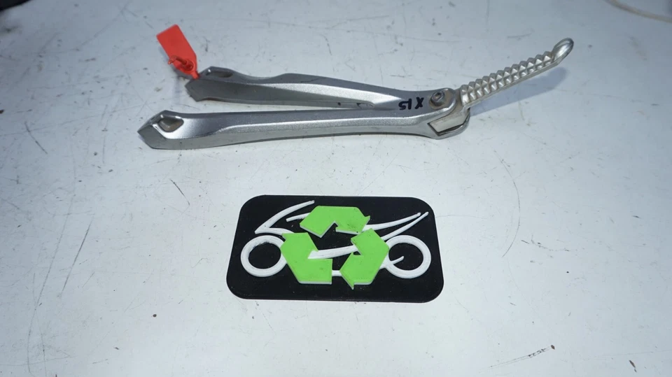 Clavija de pasajero trasera izquierda Yamaha Yzf R1 2004-08 5jj-27431-10-00 ¡ENVÍO GRATUITO!! Foto 4 de 4