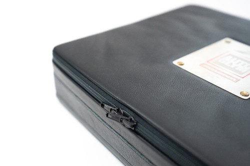 MCLAREN F1 ROADCAR AUTO GLYM LEATHER CARRY CASE -GTR GT LM ROAD CAR V12 SUPERCAR - Picture 8 of 9