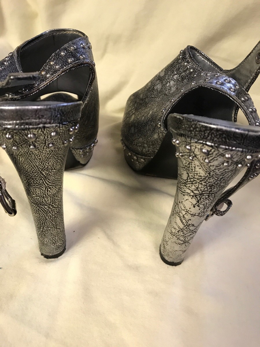 Escarpins BCBG Talons Hauts Argenté - Taille US 6.5, Métallisé, Occasion