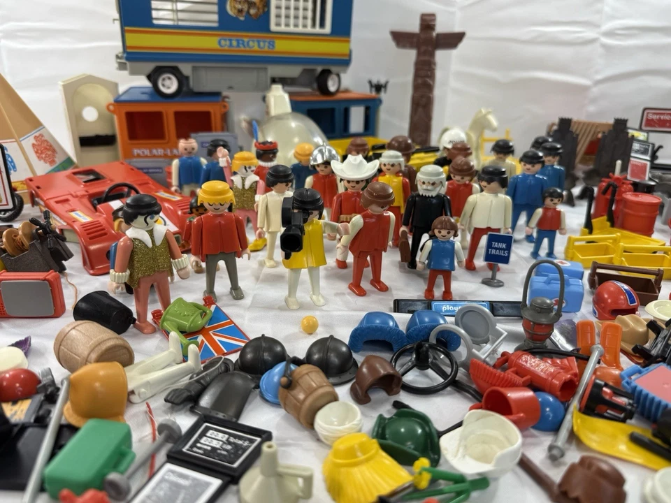Gran Lote Vintage de Estatuillas Playmobil, Accesorios y Más Foto 4 de 4