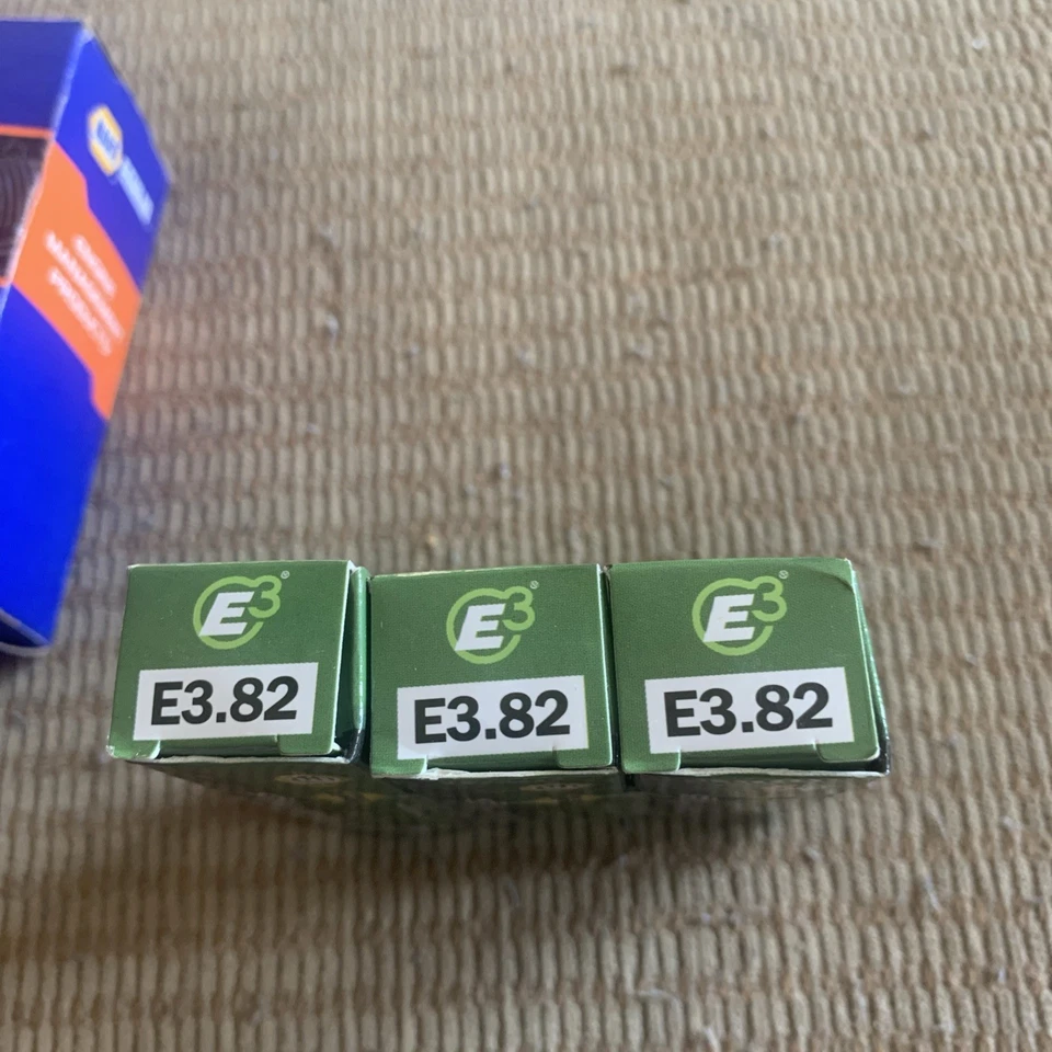 Bujías automotrices premium E3.82 E3. Esto es para una bujía. Foto 2 de 2