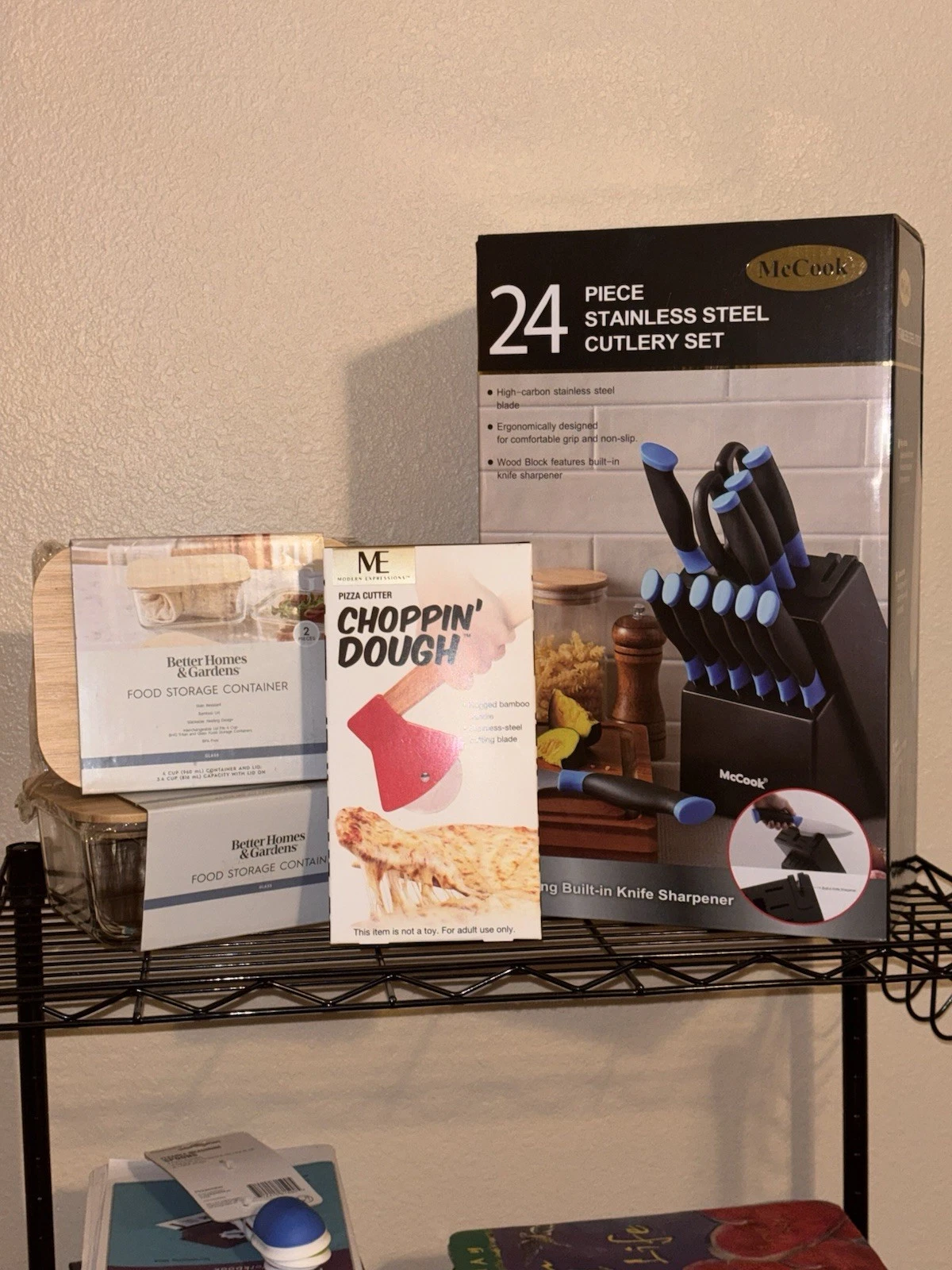 New Kitchen Bundle: 24pc Knife Set, 2x BHG Glass Storage, Axe Pizza Cutter
Opens in a new window or