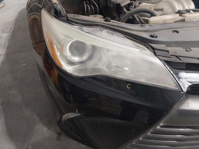 Used Right Headlight Assembly fits: 2015 Toyota Camry halogen w/o black trim Rig
