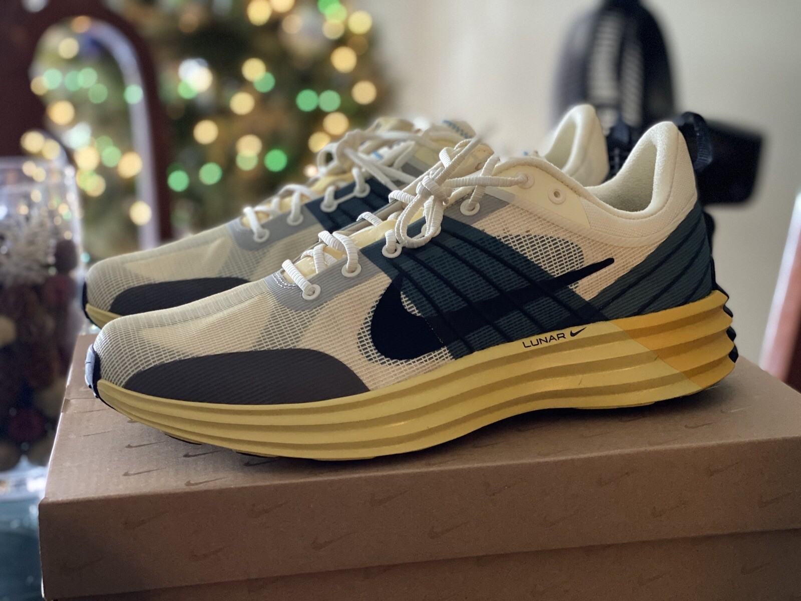 Nike Lunar Roam Alabaster and Green Abyss Sneakers DV2440-700