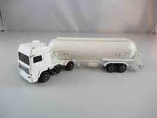 Majorette Volvo Truck and Tanker Trailer Blanco