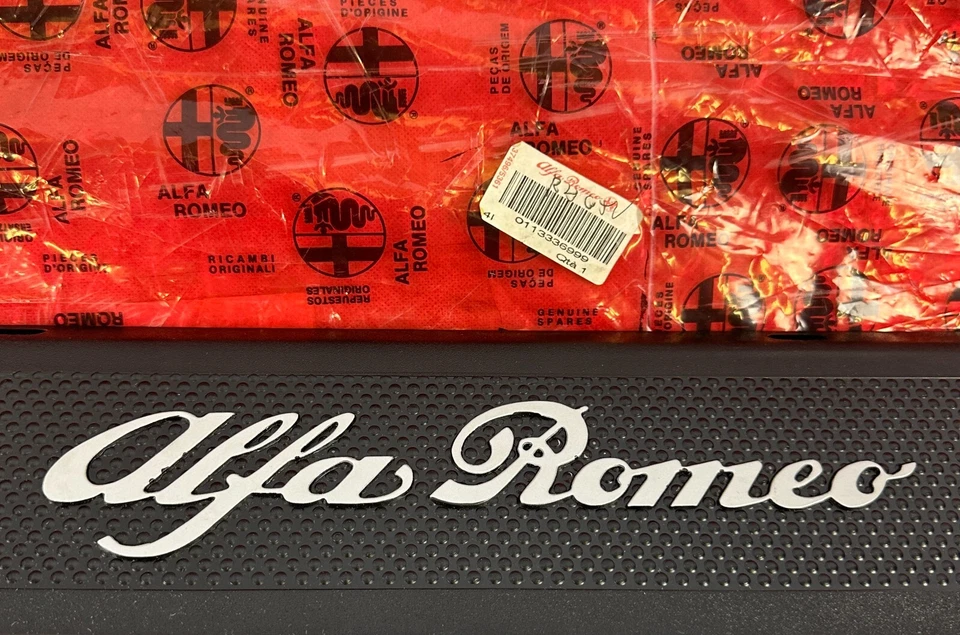 Alfa Romeo GTV & Spider (1998-2006) Door Sill Moulding (Right Side) 113336999 - image 2 of 4