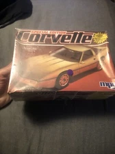 MPC Special Edition Sparkling Gold Metallic Corvette 1/25 Scale Model Kit 1-3724