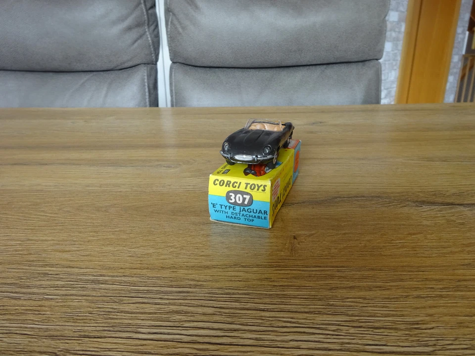 Corgi Toys 307 Jaguar E-Type  in OVP   60er Jahre Corgi Rarität - Bild 3 von 4
