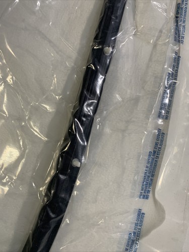 Factory OEM GMC Sierra Chevrolet Silverado 1500 Lower Door Weatherstrip 23377367 - Picture 5 of 7