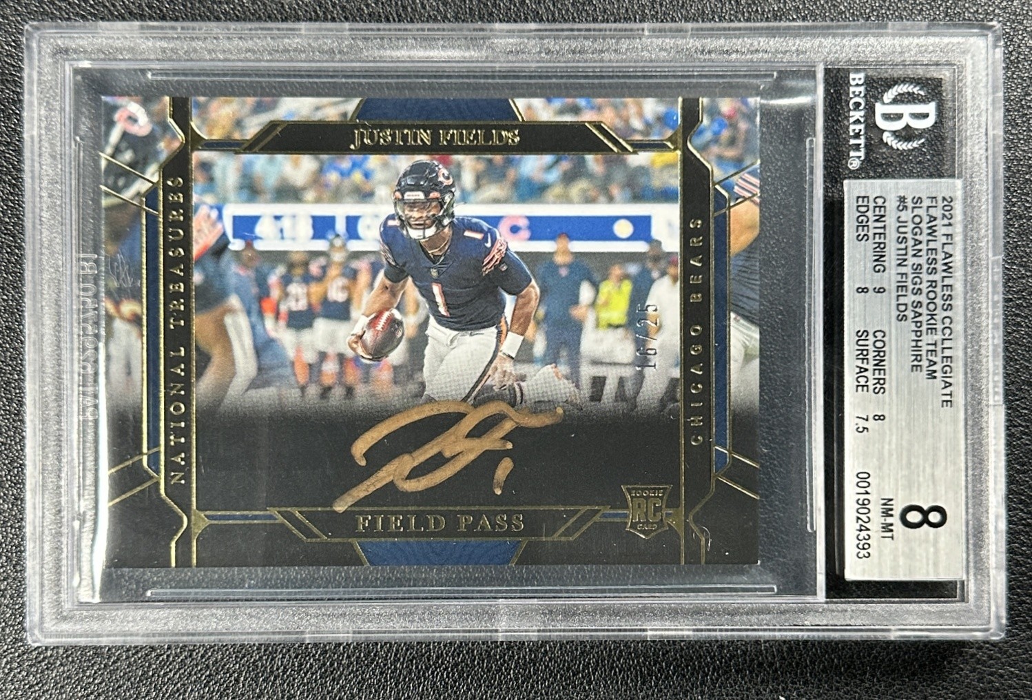 Justin Fields Panini National Treasures Rookie Signatures Field Pass #FPJF Gold