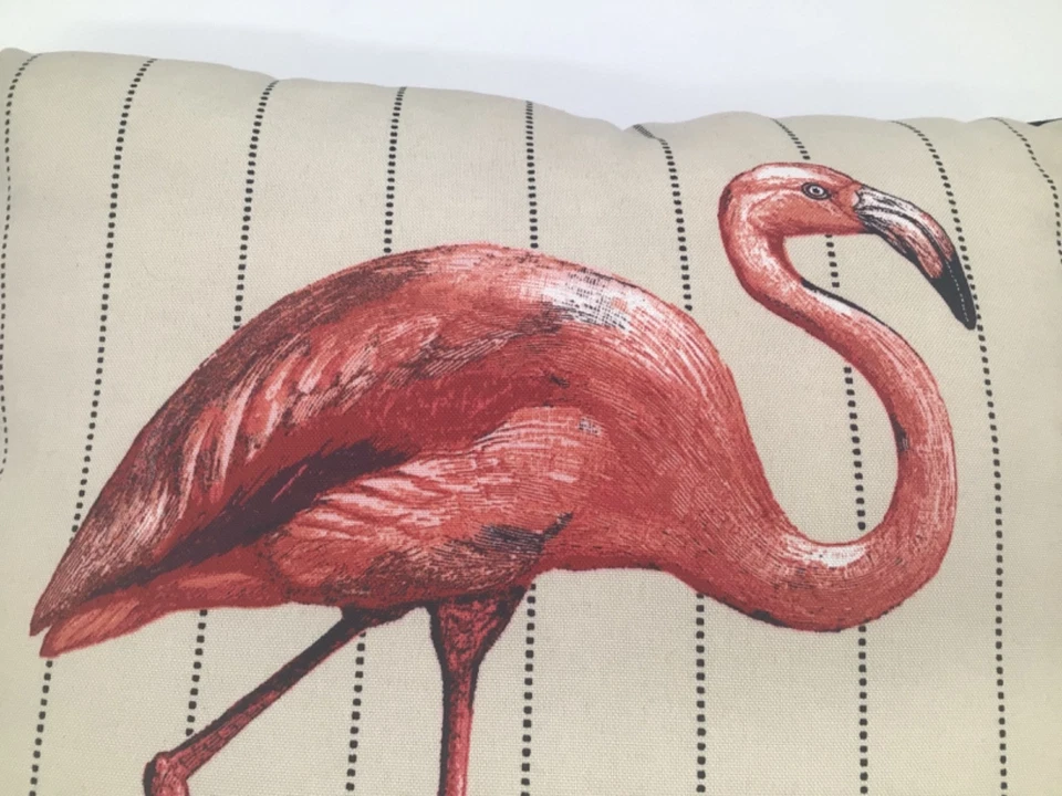 Pink Flamingo Throw Pillow Tropical Beach Theme Beach House - Imagem 3 de 3