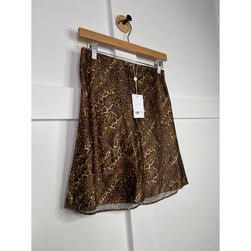 Nuevo con etiquetas Minifalda Cami NYC Seda Cintura Elástica Aviva Estampado Animal Talla: Pequeña Foto 3 de 4