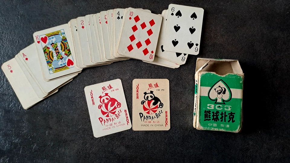 ANCIEN PETIT JEU DE 54 CARTES PANDA BALL TAILLE CARTE 5.5CM X 4CM - Photo 1/3