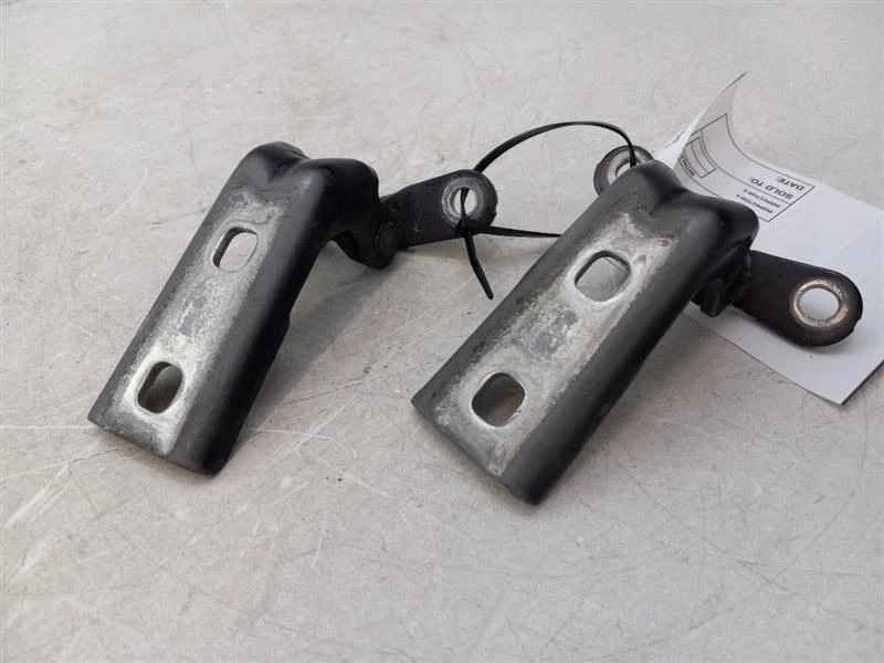 Par de bisagras de puerta delantera derecha Cadillac CTS 2003-2007 Foto 2 de 4