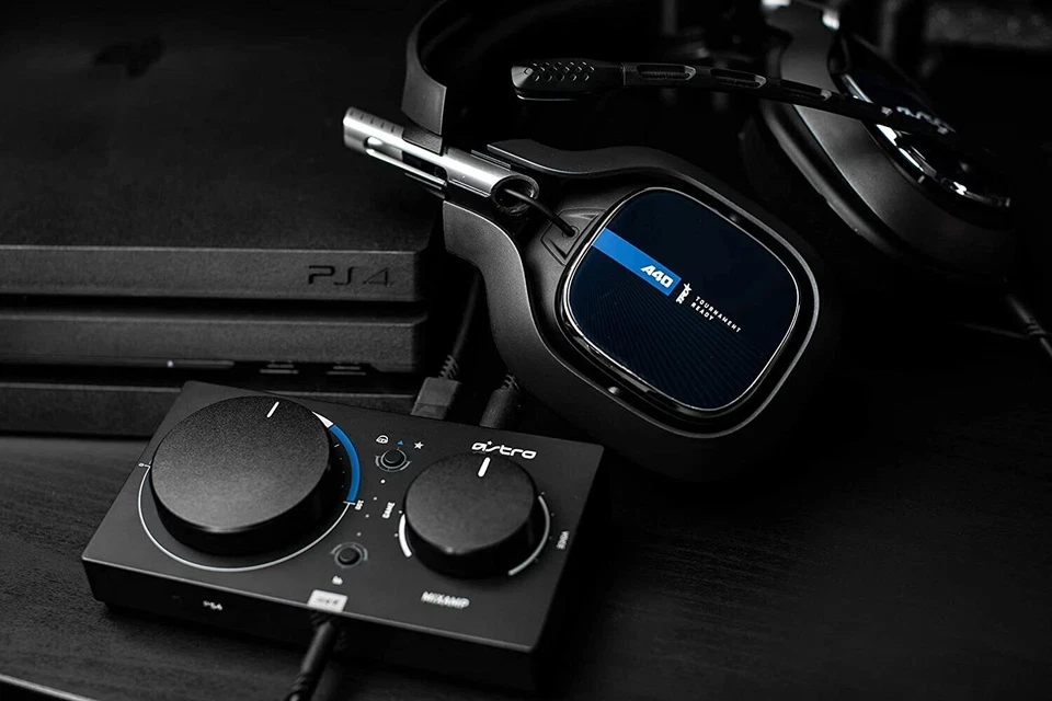 ASTRO GAMING A40 TR + MixAmp Pro TR für PS4, PS5 & PC, Over-Ear-Gaming-Headset - Bild 3 von 4