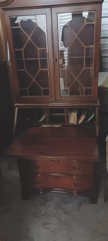 Antiguo gabinete de secretaria de madera de cerezo Foto 3 de 4