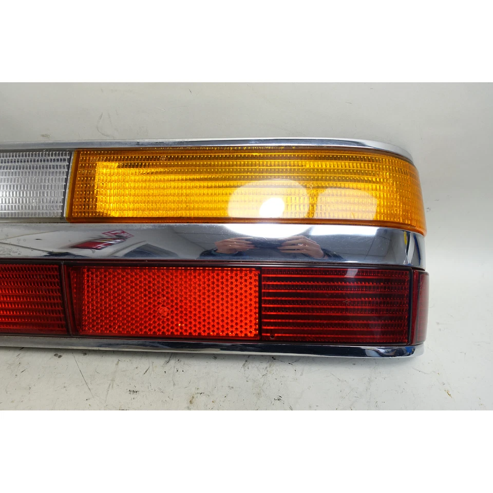 Damaged 1982-1988 BMW E28 5-Series Factory Right Rear Tail Light Lamp OEM - Image 4 of 4