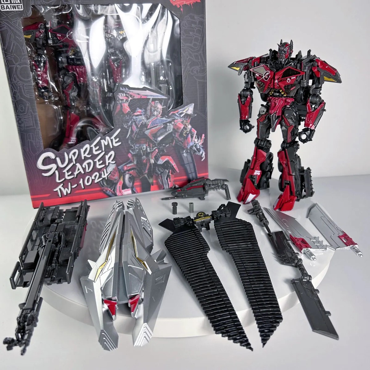 BAIWEI Transformation Toys TW1024 Sentinel Prime Fire Engine Truck