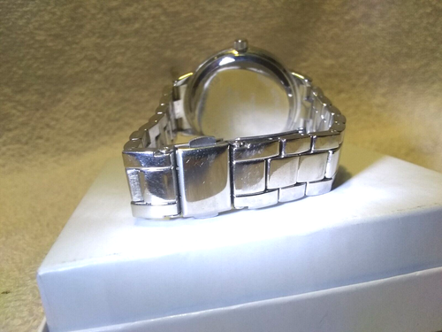 FMD Quartz Watch Pearl White Dial Silver Bracelet Band New Bat Works Great - Picture 8 of 11
