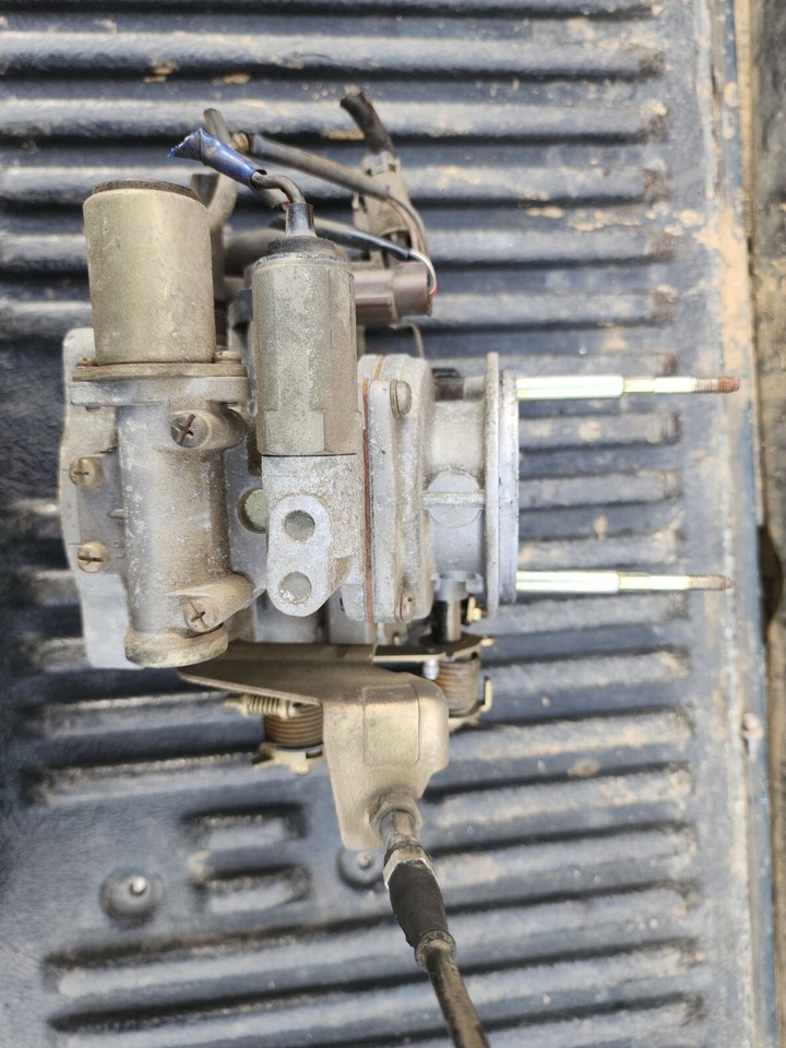 1995 Nissan D21 Hardbody Pick Up OEM 2.4 Throttle Body Assembly KA24E