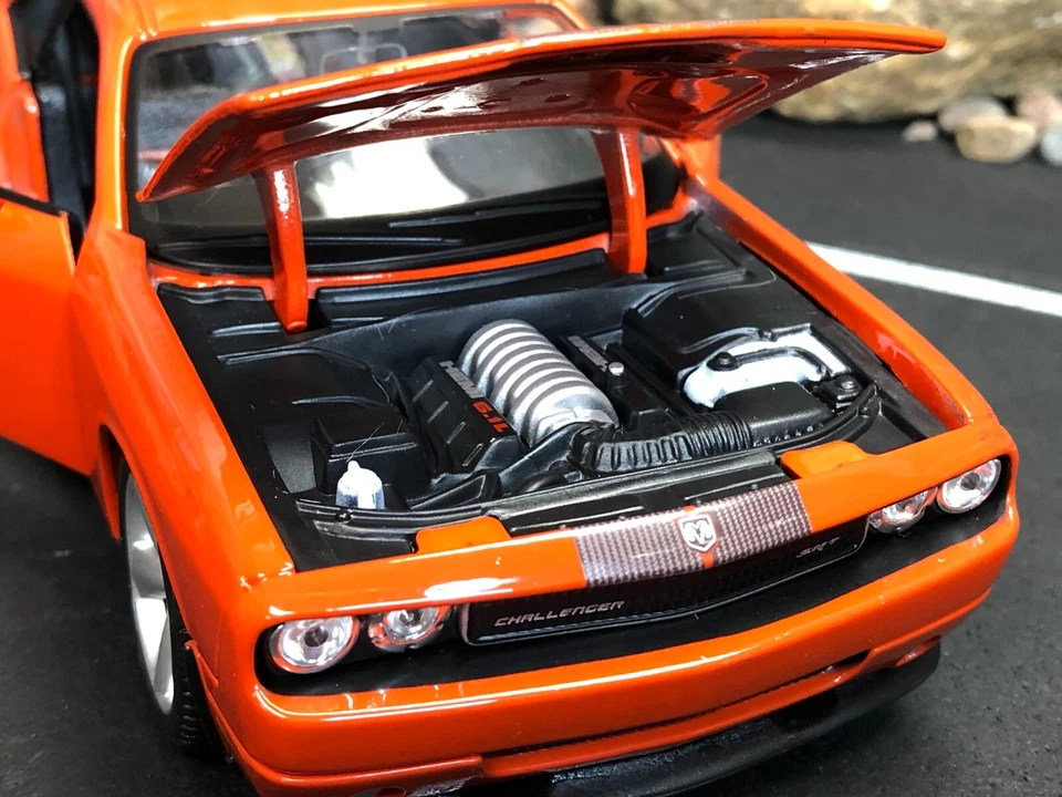 Coche diecast 1:24 Maisto Orange 2008 Dodge Challenger SRT 8 sin caja Foto 3 de 4