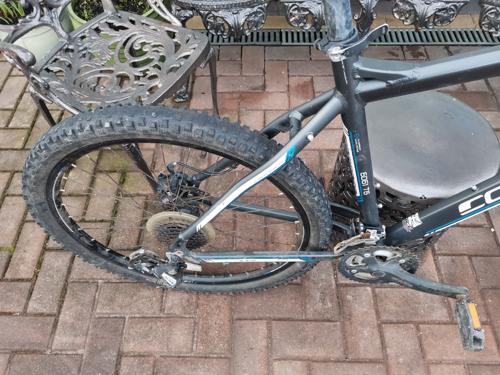 Carrera Vengeance Mountain Bike Spares Or Repair Large Frame 27.5
